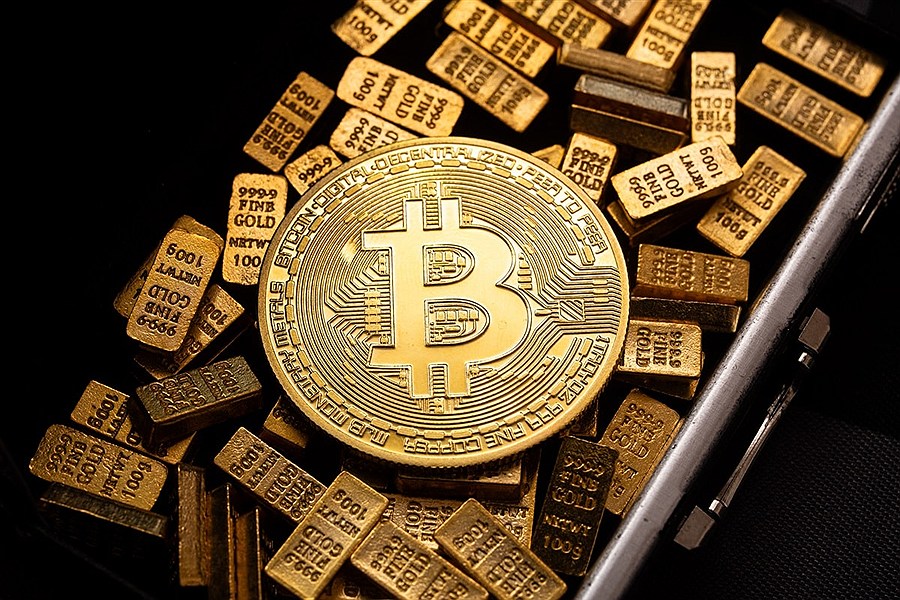 تصویر صعود بیت‌کوین در دل طوفان بازارهای سنتی؛ روایت یک تضاد بزرگ
