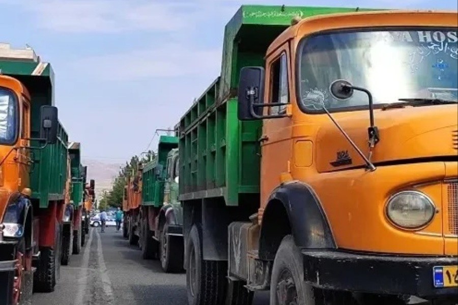 تصویر افزایش قیمت و اختلال در حمل و نقل خوراکی‌ها در پی اعتصاب کامیون‌داران