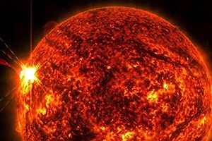 شراره خورشیدی چیست و چرا ممکن است باعث قطع برق در زمین شود؟
