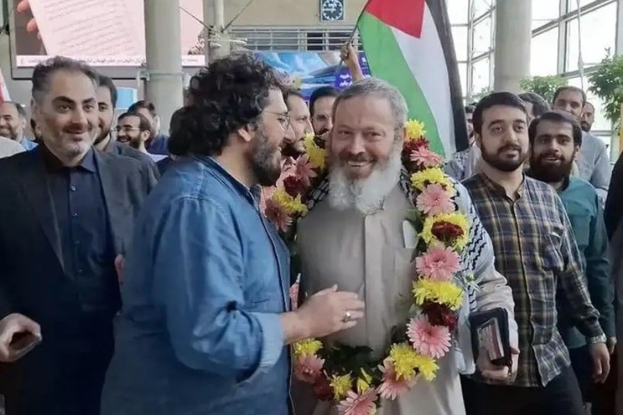 تصویر قاسمیان، روحانی هتاک بازداشت‌شده در عربستان سعودی، «قهرمانانه» به ایران بازگشت!