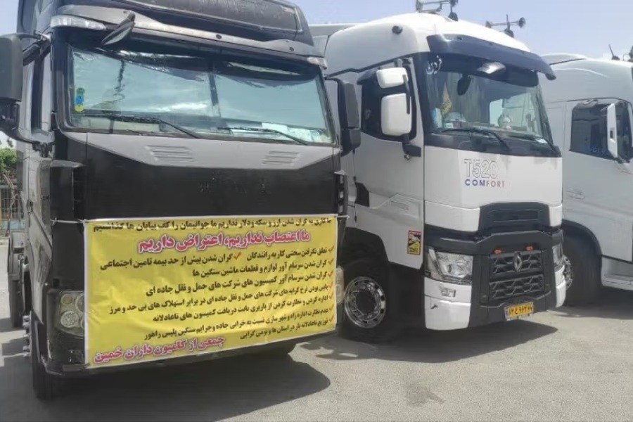 تصویر بازداشت بیش از ۴۰ نفر در اعتصاب کامیون‌داران در ایران