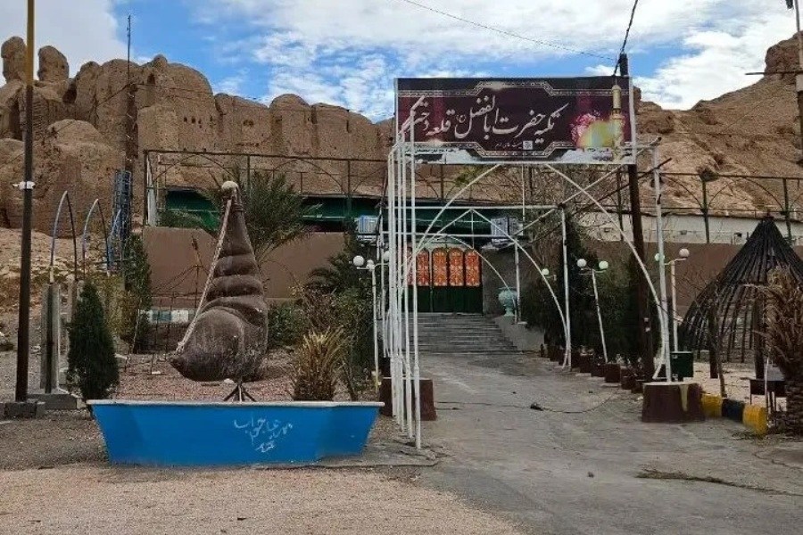 تصویر کهن‌ترین قلعه تاریخی ایران توسط یک هیئت مذهبی تصرف و به انبار ضایعات تبدیل شد