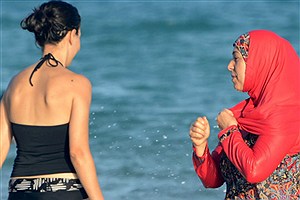 دولت انتقالی اسلام‌گرای سوریه پوشش بورکینی را در سواحل عمومی اجباری کرد