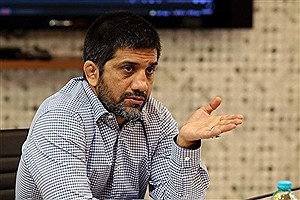 ببینید | علی دبیر درباره شاهزاده رضا پهلوی: «مردک، هنوز ننه‌ت پولتو می‌ده، میخواد بیاد با ما کار کنه؟!»