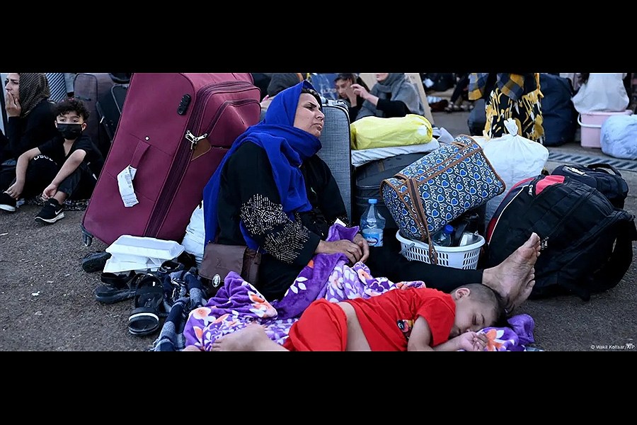 تصویر هزار و ۳۰۰ کنشگر ایرانی و افغانستانی خواستار پایان رفتار غیرانسانی با افغانستانی‌ها شدند