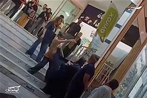ببینید | دو دختر نوجوان در فسا در پی درگیری با یک زن «آمر به معروف» بازداشت شدند