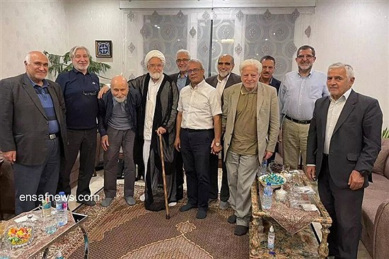 مهدی کروبی: مردم انقلاب نکردند که برده ما روحانیون و مسئولان شوند، در زمستان گاز و در تابستان آب و برق نداشته باشند