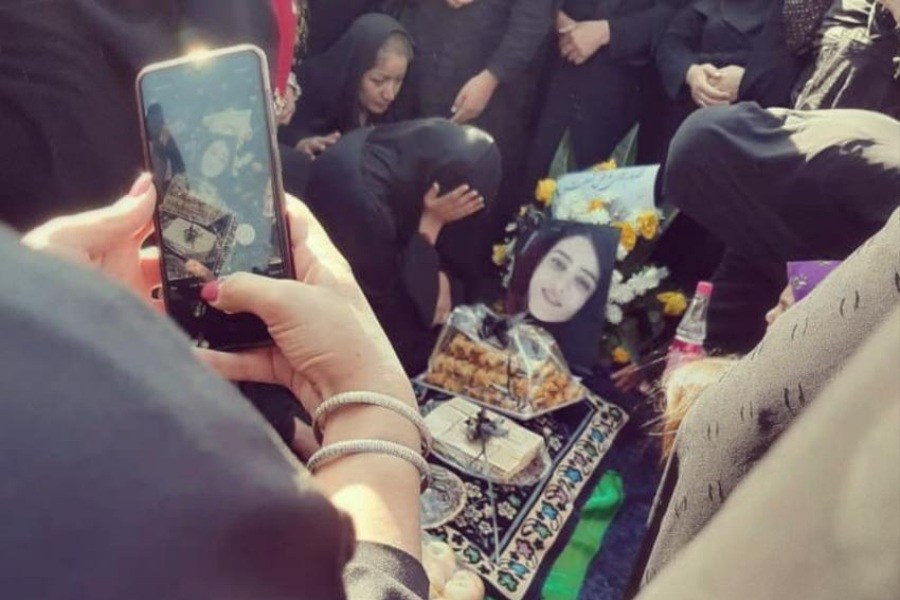 تصویر ۱۸شهریور، سالروز جان‌باختن سحر خدایاری، دختر آبی