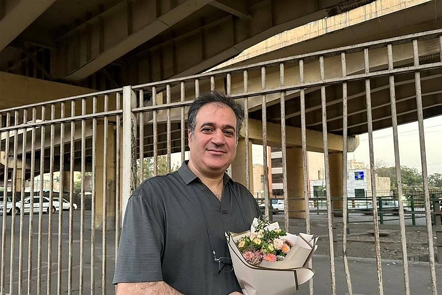 تصویر مهدی محمودیان آزاد شد