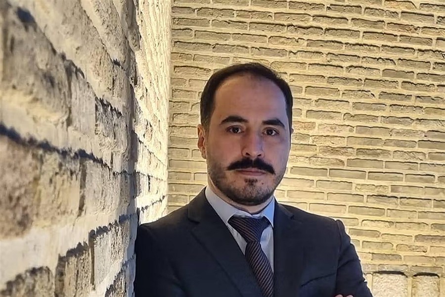 تصویر احمدرضا حائری، زندانی سیاسی: جان حسین رونقی در هجدهمین روز اعتصاب غذا در خطر است