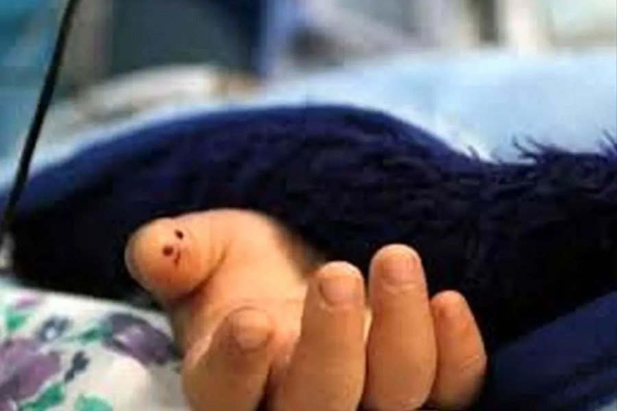 تصویر مرگ مشکوک یک دختر دانش‌آموز ۹ ساله در مدرسه‌ای در ایلام