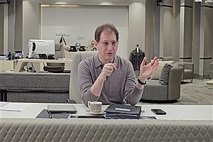 انتقاد بابک زنجانی از بانک مرکزی به دلیل انحلال بانک آینده: «منحل نشده، فقط پالان تغییر کرده»