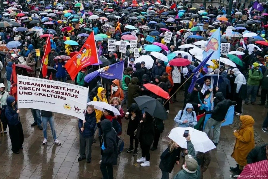 تصویر ادامه اعتراضات در آلمان به سخنان مرتس درباره «چهره شهر»