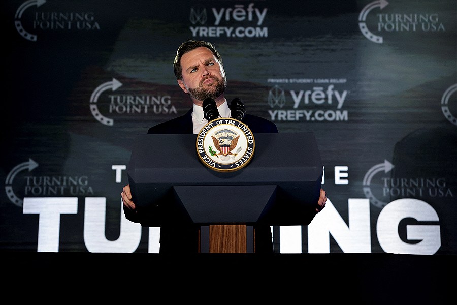 تصویر جی‌دی ونس: ترامپ تاسیسات اتمی ایران را نابود کرد اما به توصیه چارلی کرک وارد جنگ طولانی نشد