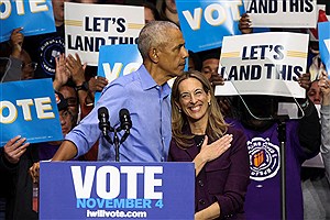 ببینید | حملات تند اوباما به ترامپ: اینجا انگار هر روز هالووین است!