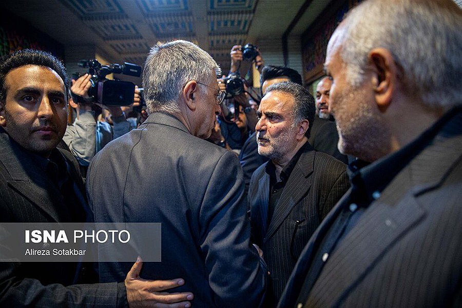 تصویر بازداشت مجدد مصطفی تاج‌زاده با یورش ماموران امنیتی به خانه دخترش