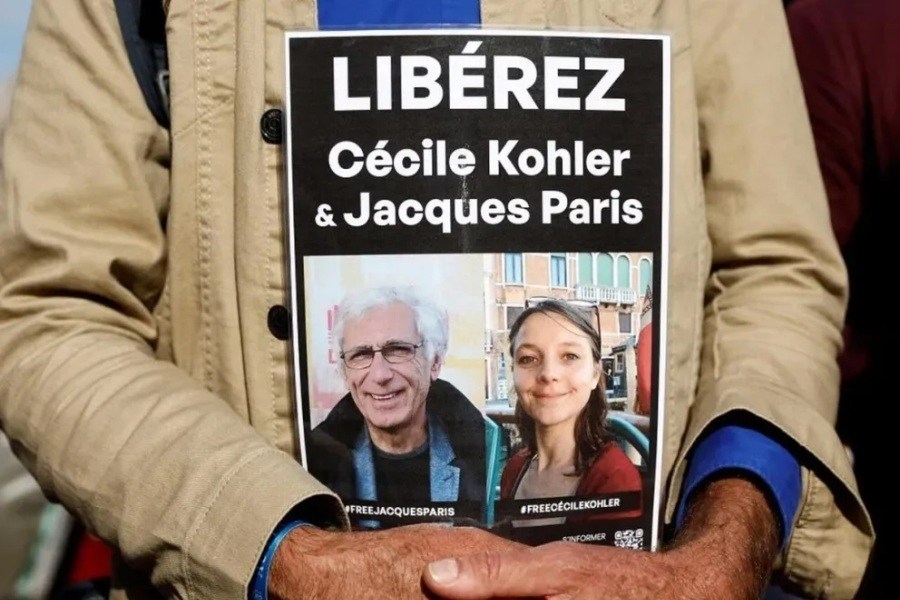 تصویر مکرون: دو تبعه فرانسوی از زندان اوین آزاد شدند