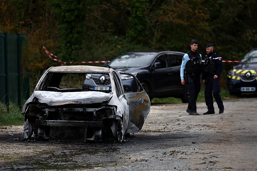 تصویر برخورد یک خودرو با عابران در فرانسه؛ راننده فریاد «الله‌اکبر» سر می‌داد