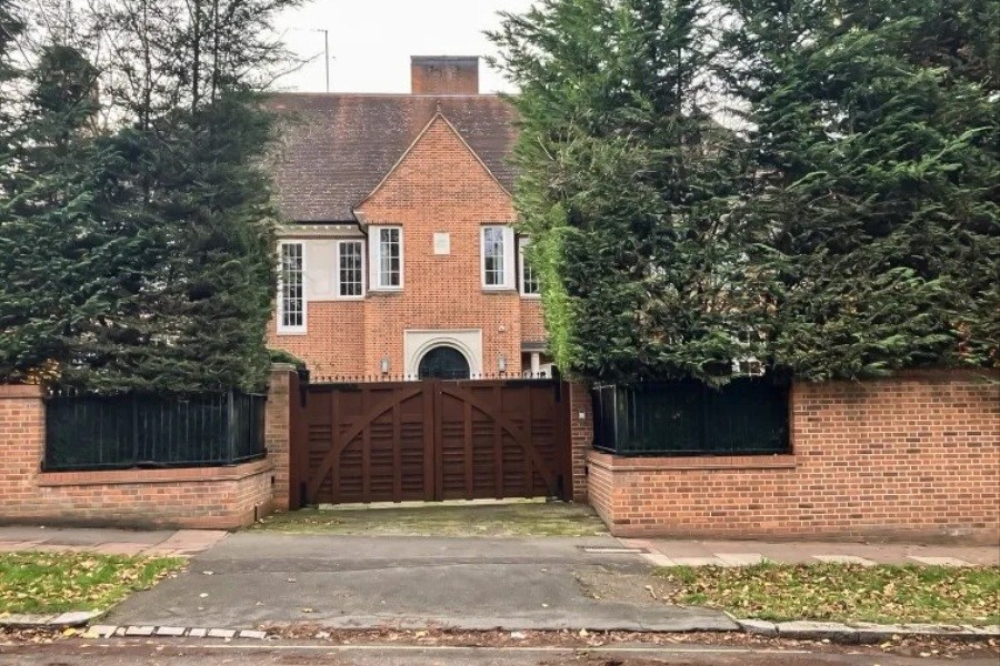 تصویر علی انصاری، موسس بانک آینده، مالک یک عمارت ۶۵ میلیون دلاری در لندن است، گرانتر از خانه ایلان ماسک