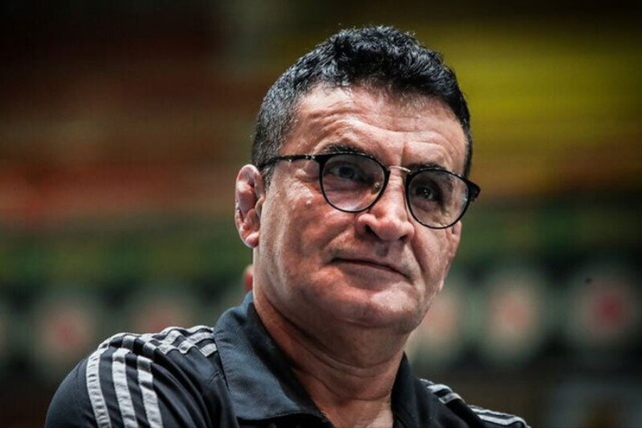 تصویر حمله محمد بنا به پزشکیان: به جای تمرین تیم ملی به گرفتاری مردم و به وضع آب و برق برس