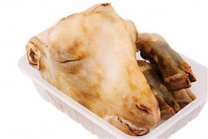 کشف ۱۰ تن کله‌پاچه فاسد در یک انبار غیرمجاز در اصفهان