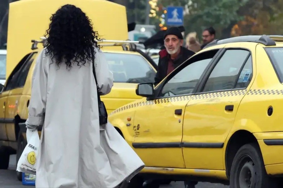 مقام دولت جمهوری اسلامی تایید کرد: خامنه‌ای درباره حجاب اجباری دستوراتی به پزشکیان داده است