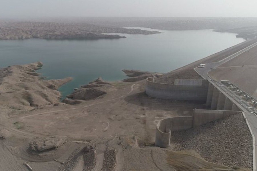 تصویر نیروگاه کرخه به دلیل کاهش آب دریاچه سد، از مدار تولید خارج شد