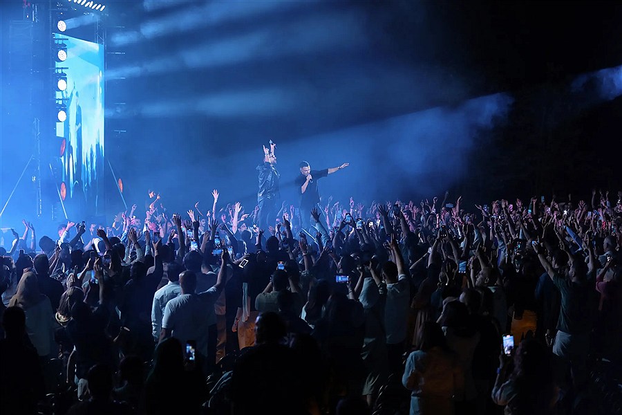 کنسرت‌های روباز؟ موی باز؟ رقصیدن در خیابان؟ اینجا ایران است؟!