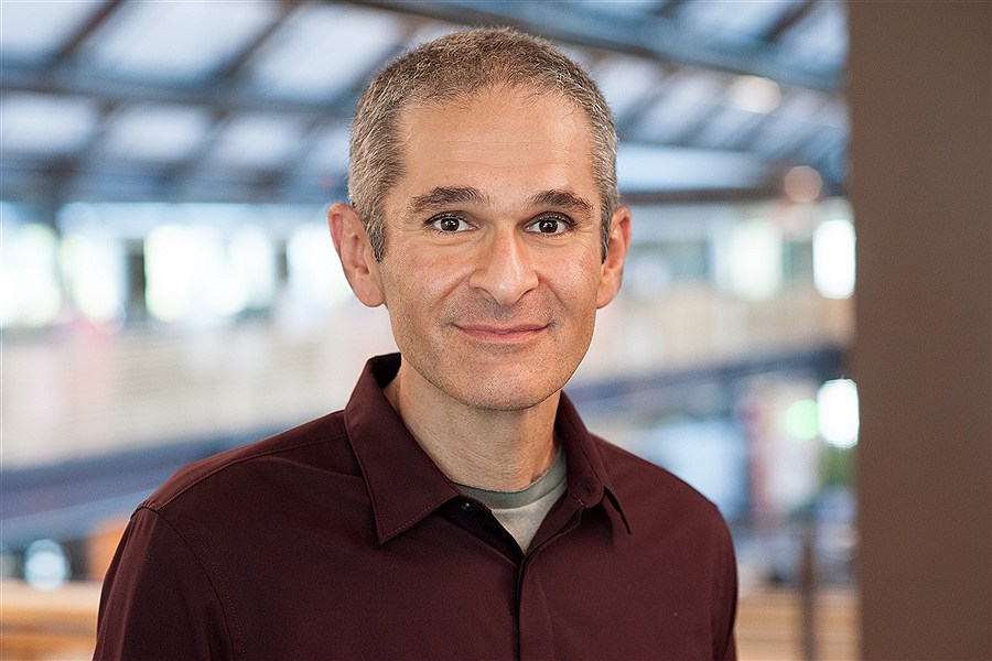 تصویر امین وحدت، مدیر ارشد گوگل، پشت پرده آینده هوش مصنوعی جهان!