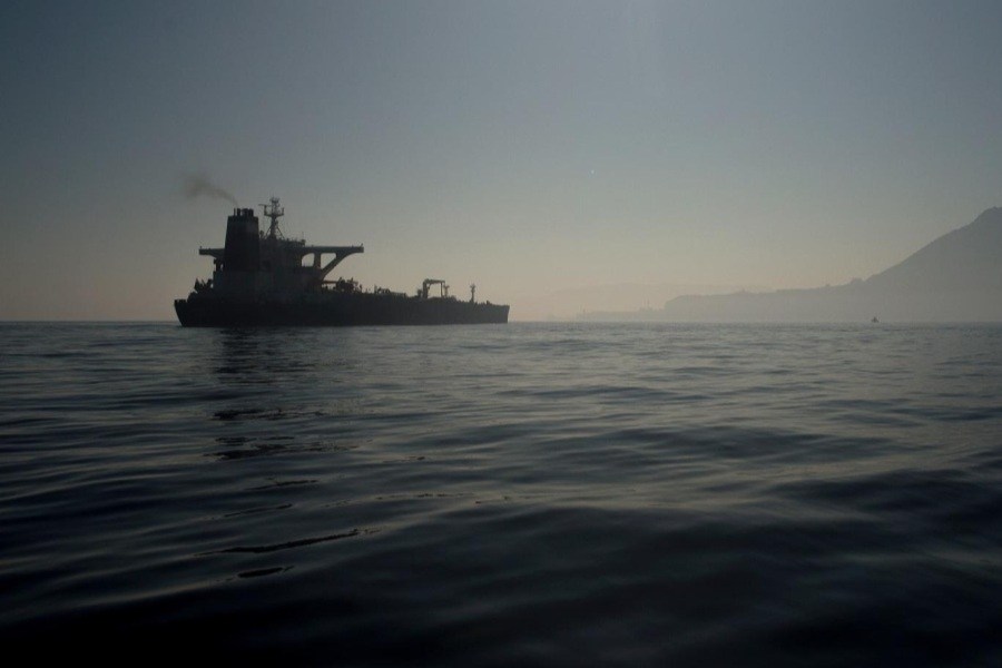 تصویر آمریکا کشتی حامل تسلیحات نظامی چین به سمت ایران را توقیف کرد