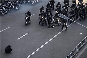 دومین روز اعتراض و اعتصاب بازاریان/ برخورد ماموران امنیتی و شلیک گاز اشک‌آور/ وعده ادامه اعتراضات در روز سه شنبه