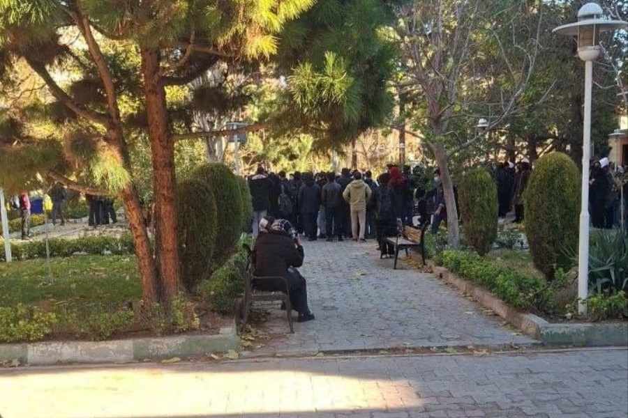 تصویر سومین روز اعتراضات سراسری دی‌ ۱۴۰۴؛ دانشجویان به بازاریان پیوستند/ «این آخرین نبرده، پهلوی برمی‌گرده»