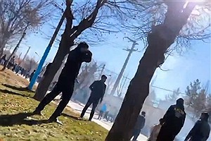 ببینید | تیراندازی نیروهای امنیتی به سمت معترضان در لردگان