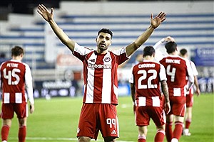 مهدی طارمی پس از گلزنی در برای المپیاکوس: کنار مردم ایران هستم و نمی‌توانم گل‌هایم را جشن بگیرم