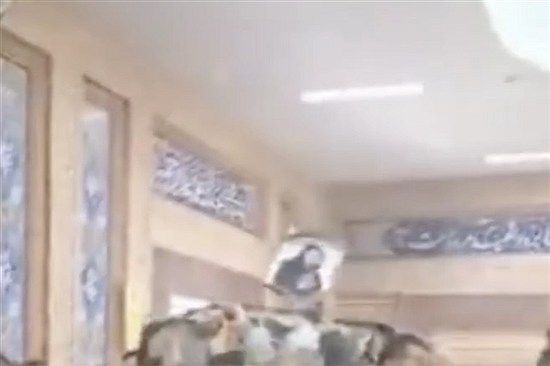 ببینید | «امسال سال خونه، سید علی سرنگونه»؛ شعار خانواده‌های جانباختگان اعتراضات در بهشت زهرا