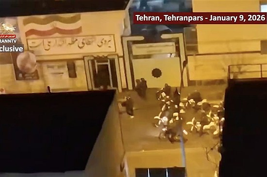 ببینید | رگبار گلوله نیروهای سرکوب علیه معترضان در یکی از خیابان‌های تهرانپارس، ۱۹ دی ۱۴۰۴