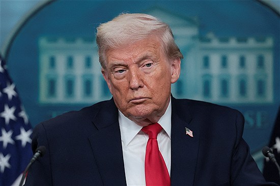 ترامپ: نمی‌دانیم حمله نظامی منجر به تغییر رژیم در ایران می‌شود یا نه