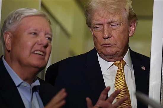 لیندسی گراهام: افرادی در اطراف دونالد ترامپ به او توصیه می‌کنند به ایران حمله نکند