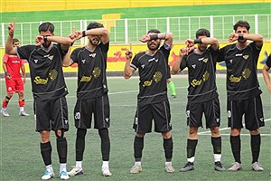 کناره‌گیری یک تیم از مسابقات فوتبال در ایران به دلیل ممنوعیت پوشیدن «لباس، بازوبند و روبان مشکی»