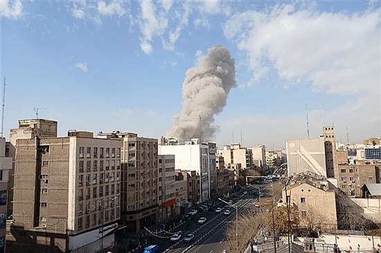 حمله آمریکا و اسرائیل به ایران؛ «بیت رهبری» هدف قرار گرفت/ ترامپ: موشک‌ها و نیروی دریایی ایران را نابود خواهیم کرد