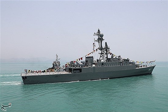 ناوشکن دنا در بازگشت به آب‌های ایران، در حمله یک زیردریایی غرق شد، ملوانان مفقود و مجروح شدند