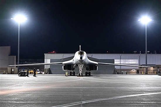 ببینید | بمب‌افکن‌های B-1 آمریکا که در روز دوم جنگ به عمق خاک ایران حمله کردند