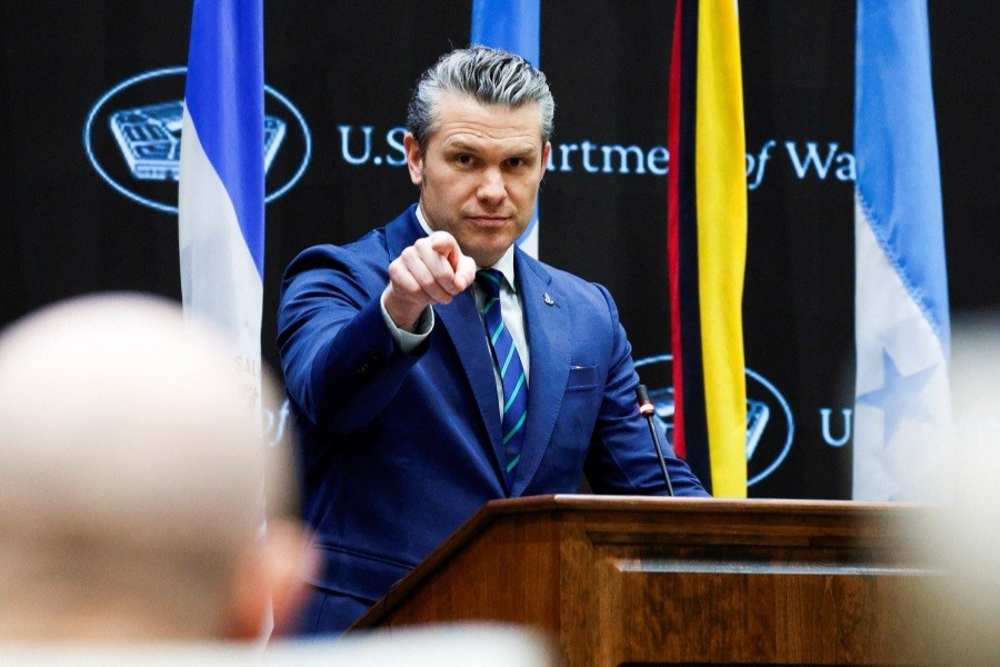 وزیر جنگ آمریکا: نابودی نیروهای سرکوب ادامه دارد، مردم ایران در خانه‌های خود بمانند