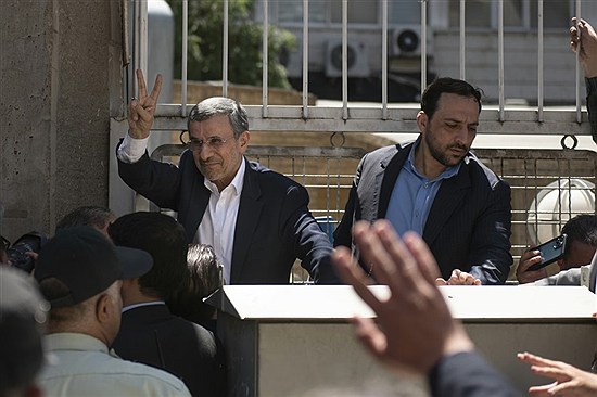 محمود احمدی‌نژاد پس از حمله هوایی به خانه‌اش در نارمک ناپدید شد؛ ترور نافرجام یا رهایی از کنترل جمهوری اسلامی؟