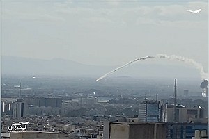 ببینید | سقوط یک موشک بالستیک شلیک شده سپاه از تهران در منطقه مسکونی در تهران