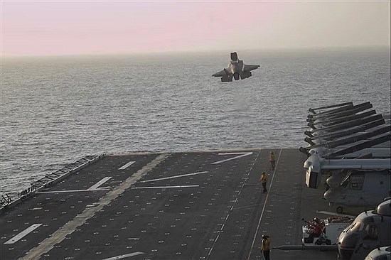 سنتکام: در محاصره دریایی ایران هیچ استثنایی وجود ندارد/جمهوری اسلامی ارسال محموله از تنگه هرمز را متوقف کرده است