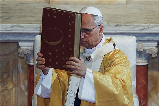 انتقاد دوباره ترامپ از پاپ لئون: آیا کسی به او خواهد گفت که ایران ۴۲ هزار معترض بی‌گناه را کشته است؟