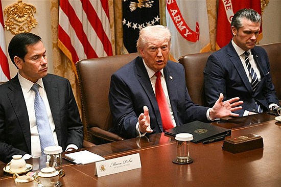 جلسه فوری ترامپ در اتاق وضعیت در پی بسته شدن دوباره تنگه هرمز/ پیشرفتی در مذاکرات حاصل نشود، جنگ از سر گرفته می‌شود